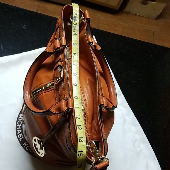 Michael Kors Bucket - Picture 13 of 16